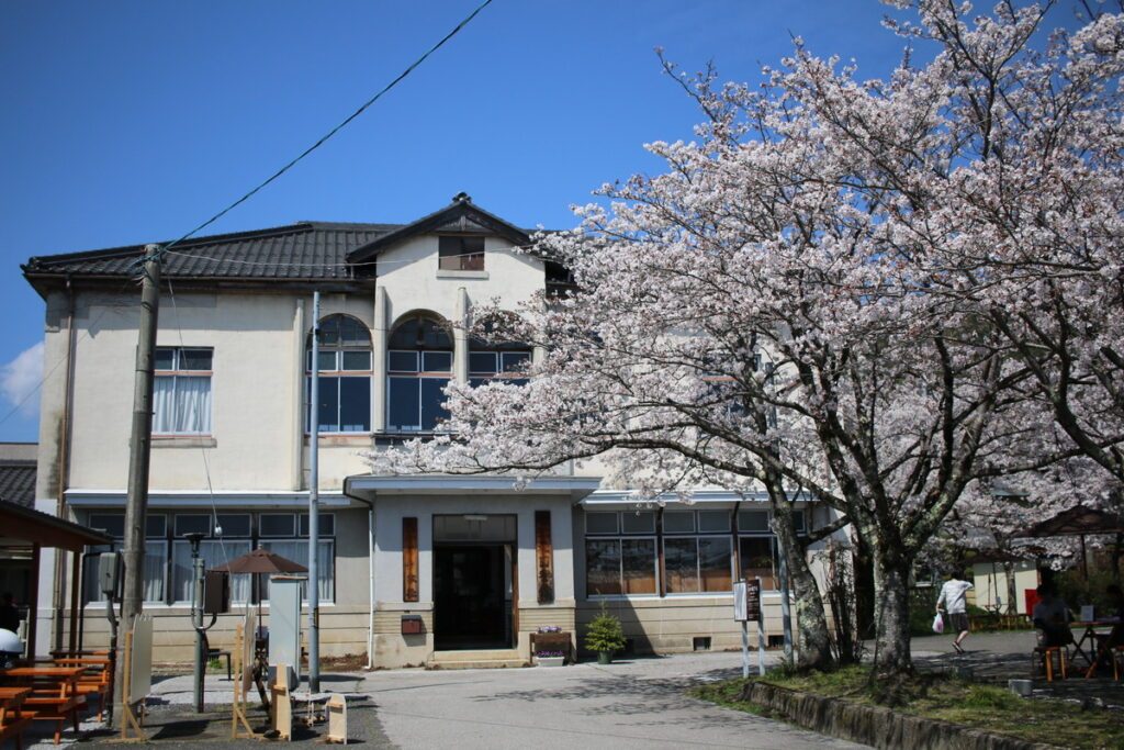 江北図書館の外観（岩根卓弘さんより提供）