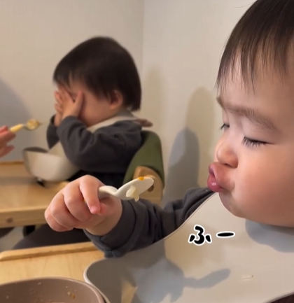 【写真6枚】兄を見た後の双子たちの様子（＠shogphotoさんより提供）