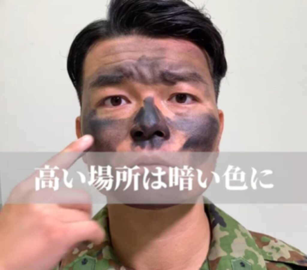 【実際の写真5枚】自衛官がメイクする様子（＠tokyo_pcoさんより提供）