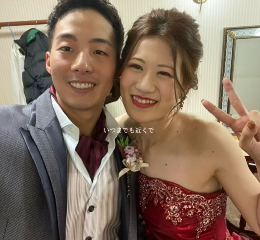 結婚した2人（＠kogakeno__nichijoさんより提供）