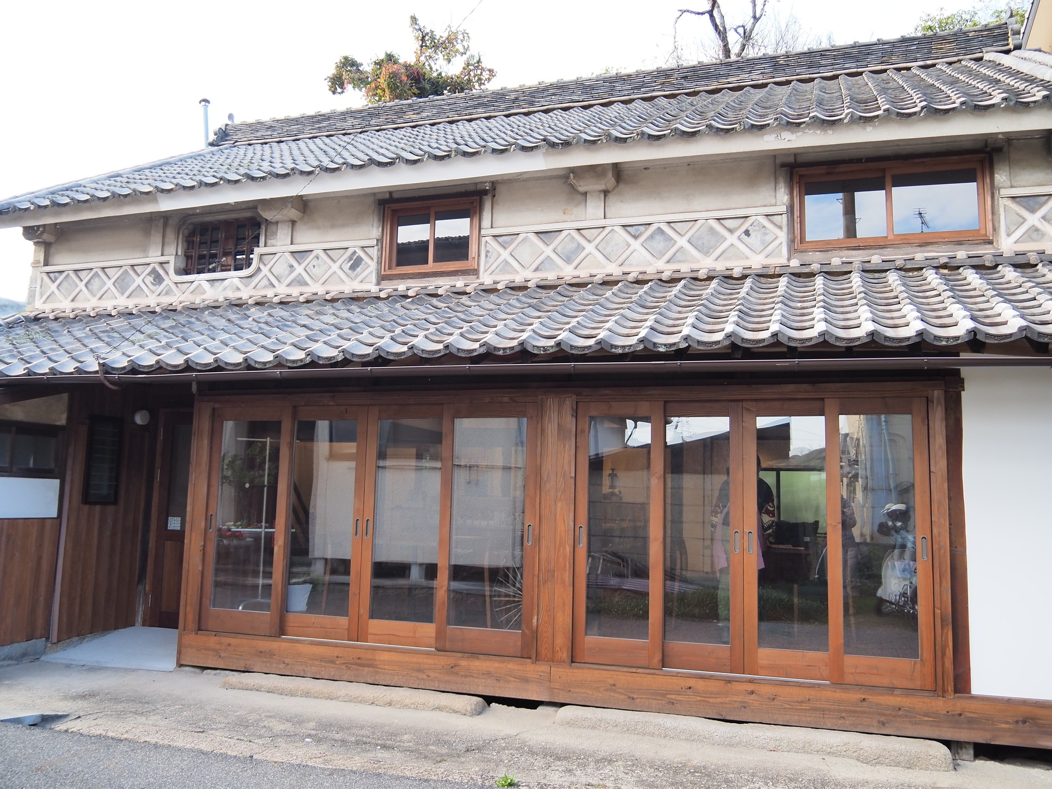 「菜食茶店…ア）」外観