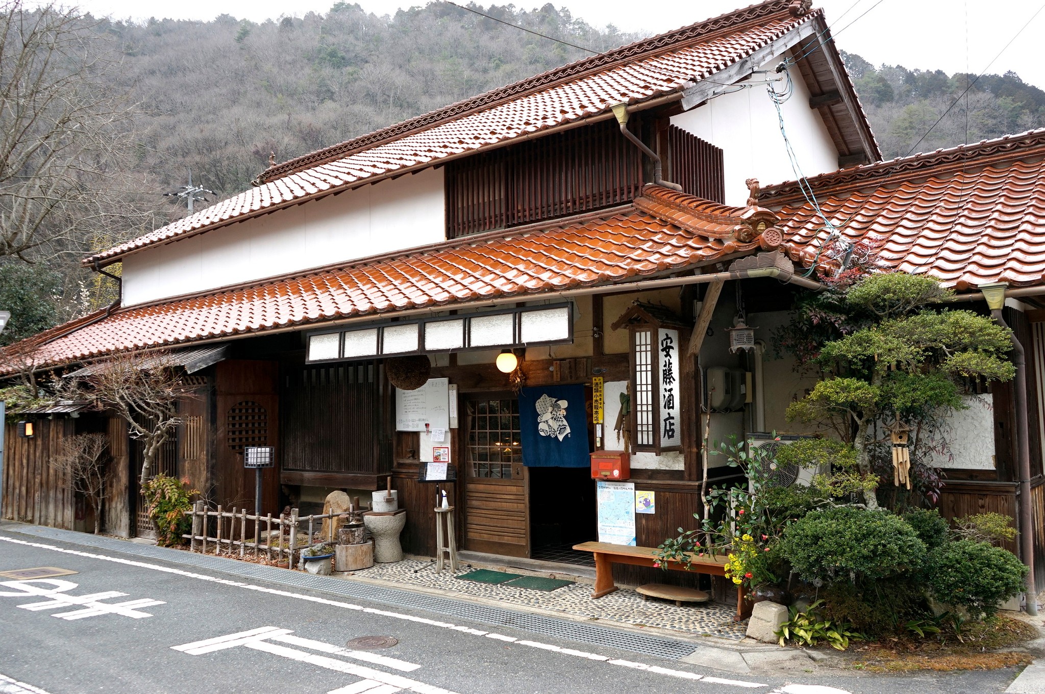 歴史ある酒…酒店の外観