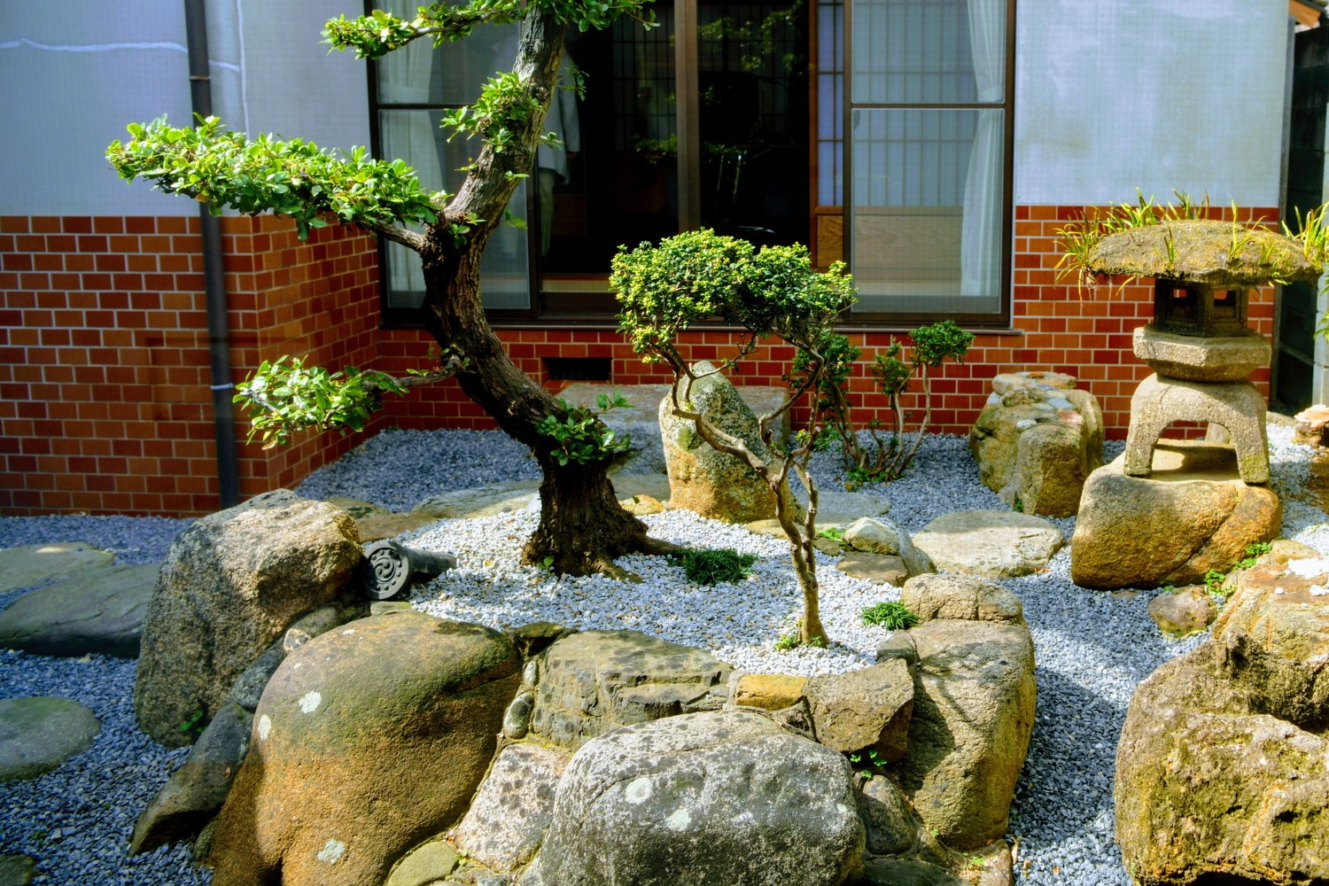 「平田屋」の庭