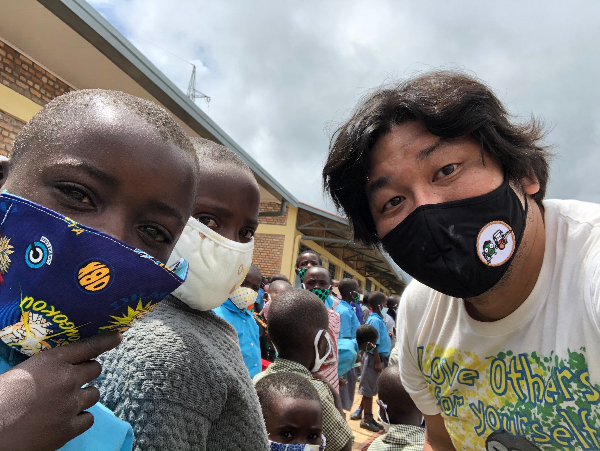 「コロナ禍でもできる支援活動を」　寄付で集まった3000枚のマスクをもって難民キャンプを訪れた教育者の思い