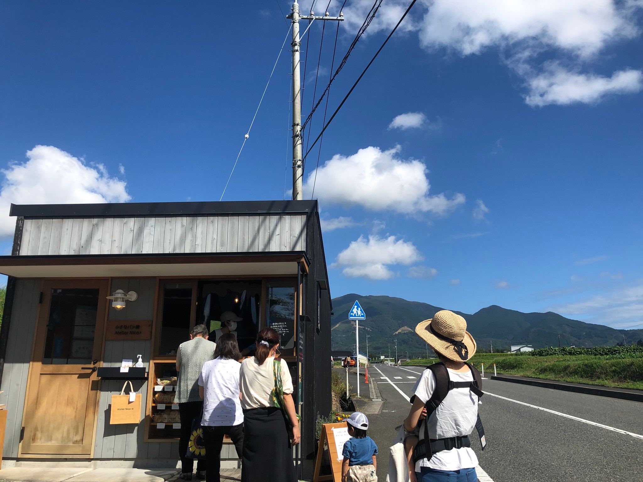 雄大な那岐…店を構える