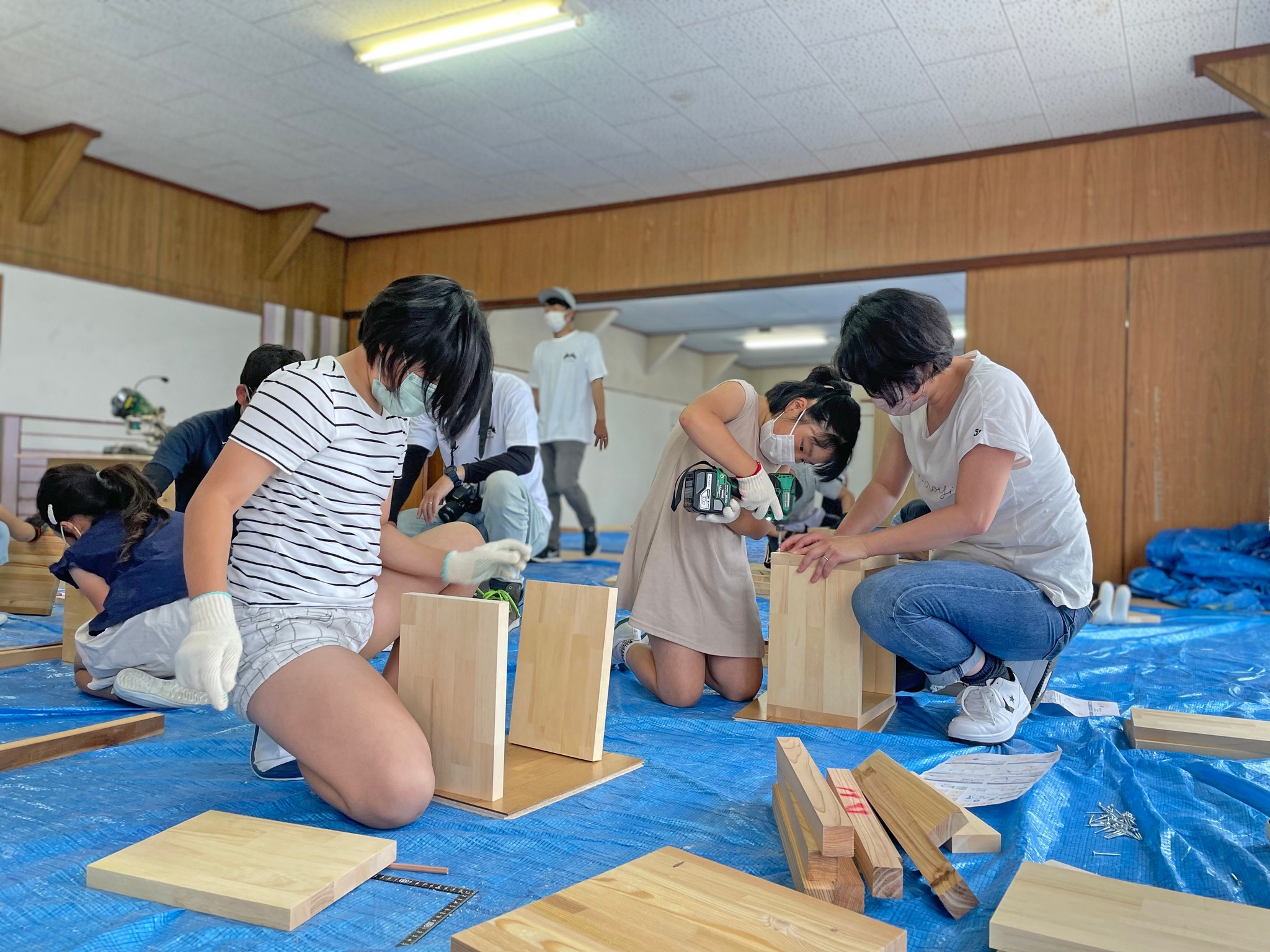 親子共同で…椅子作り)