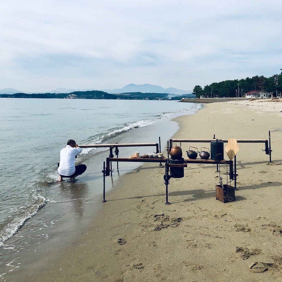 九州の浜辺…の茶会に。